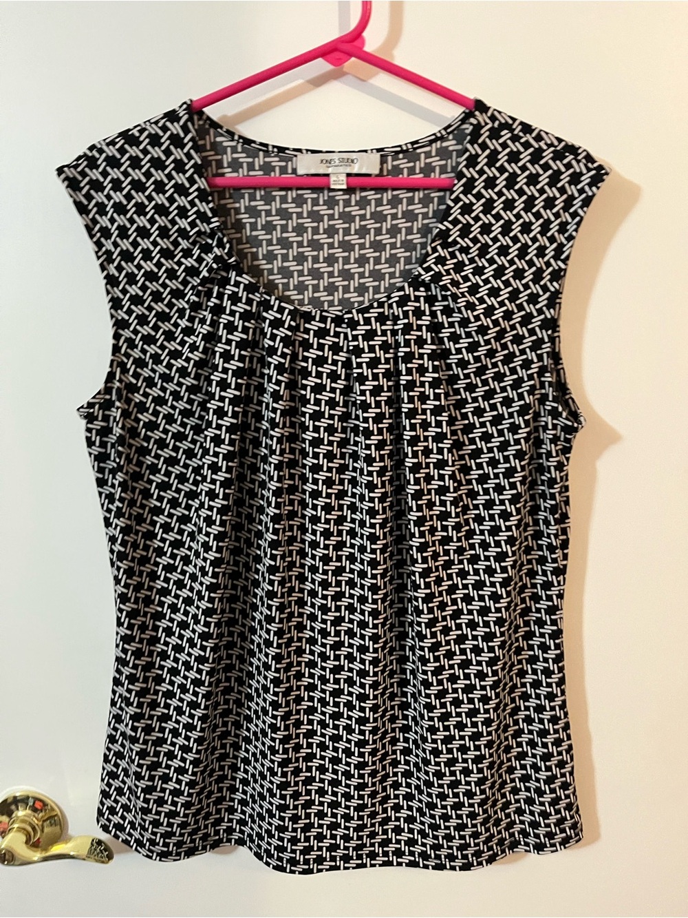 Jones studio separates large Black & White Printed Sleeveless Blouse